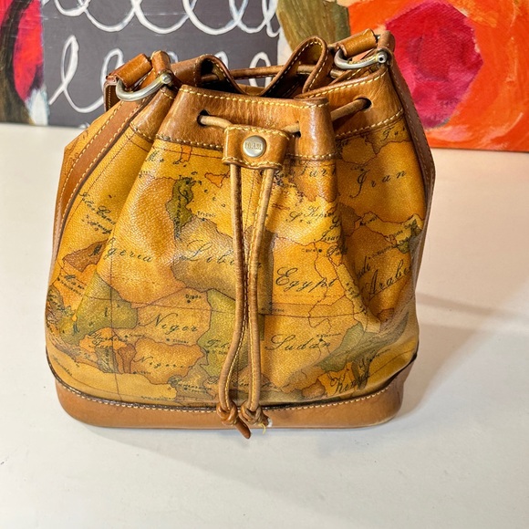 Vintage Map Print Tan Bucket Bag - Picture 11 of 12